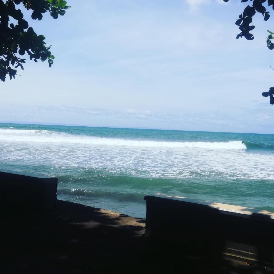 Отель The Point Surfcamp Bali Пулукан Экстерьер фото